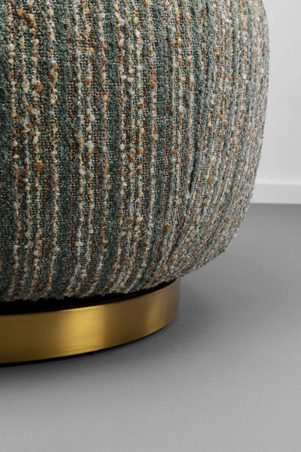 Fotele*KARE Design Fotel Obrotowy Boucle Niebieskie Paski Podstawa Złota 95x70 Cm