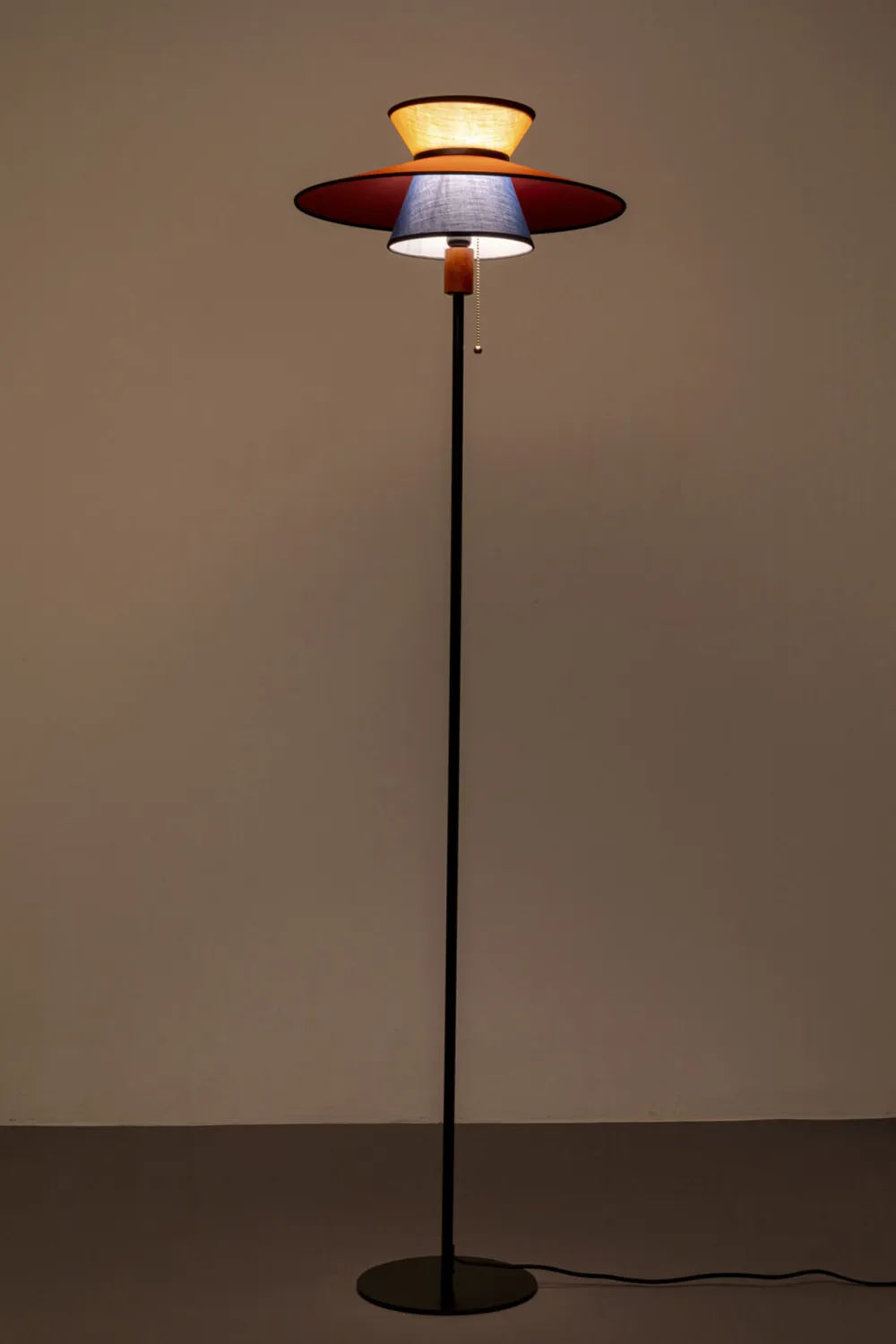Lampy Podłogowe*KARE Design Lampa Podłogowa Z Kolorowym Kloszem Podstawa Czarna Ø45x160 Cm