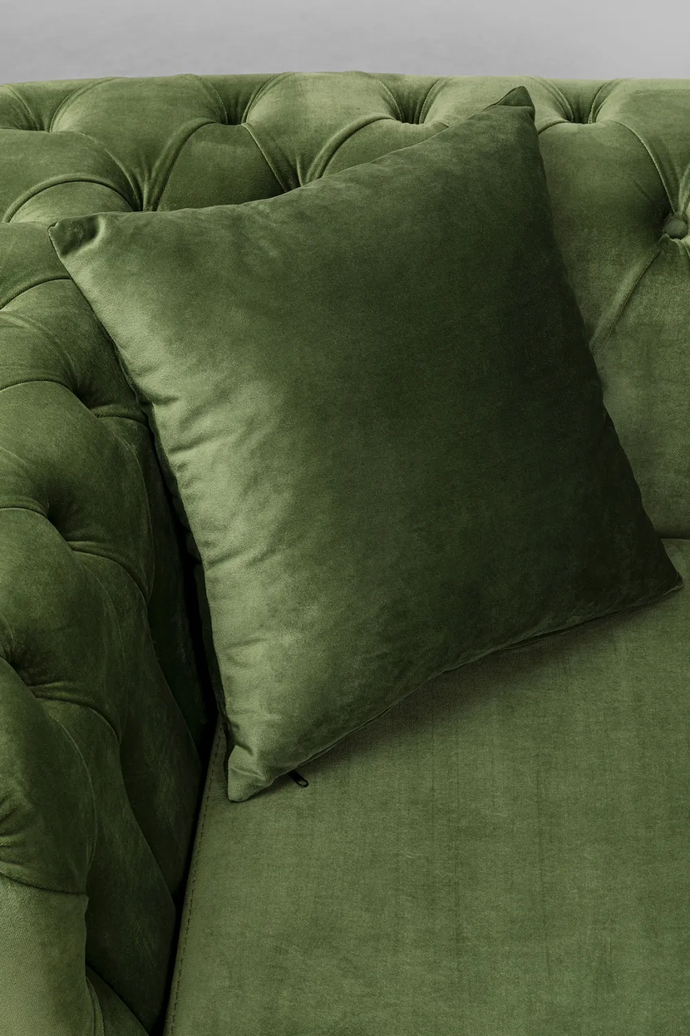 Sofy*KARE Design Sofa 2-osobowa Welurowa Pikowana Zielona Nogi Złote 200 Cm