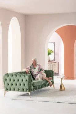 Sofy*KARE Design Sofa 2-osobowa Welurowa Pikowana Zielona Nogi Złote 200 Cm