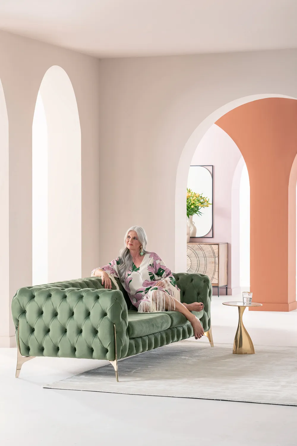 Sofy*KARE Design Sofa 2-osobowa Welurowa Pikowana Zielona Nogi Złote 200 Cm