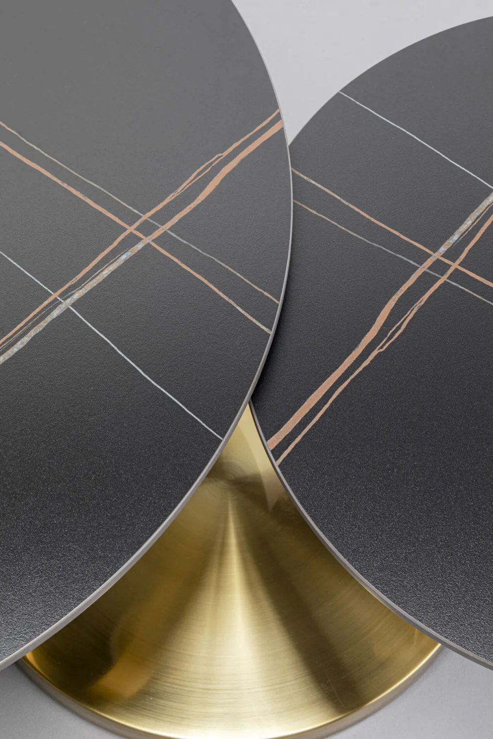 Stoliki Kawowe*KARE Design Stolik Kawowy Z Obrotowymi Okrągłymi Blatami Z Ceramiki Podstawa Metalowa Złota 133x80 Cm