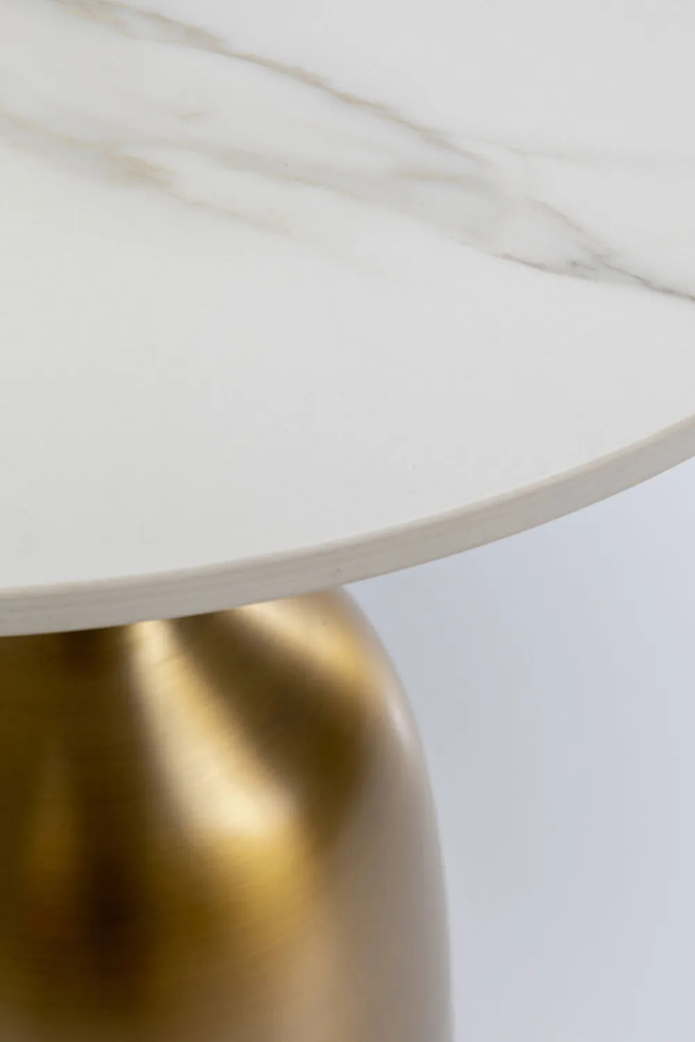 Stoliki Kawowe*KARE Design Stolik Pomocniczy Blat Biały Ceramiczny Podstawa Stalowa Złota Ø45 Cm