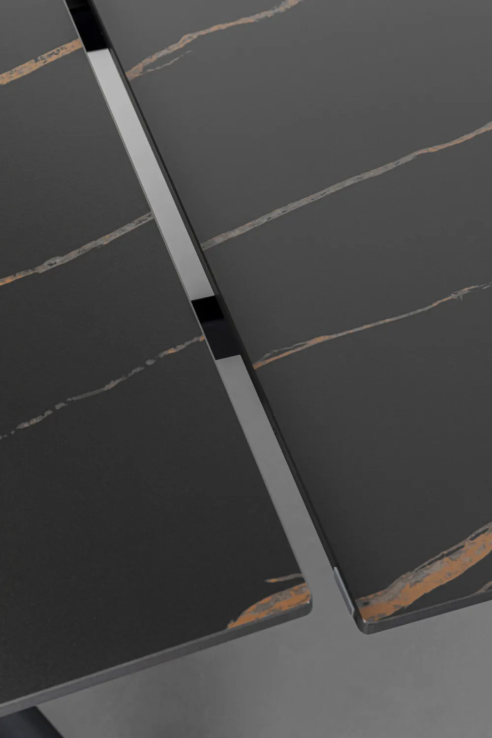 Stoły*KARE Design Stół Rozkładany Blat Czarny Kamionkowy Nogi Stalowe 140-200x80 Cm